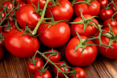 chien et tomate